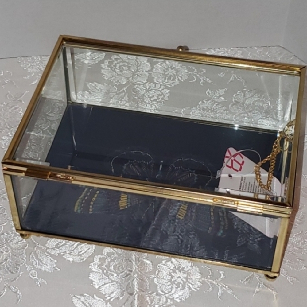 🖤Trina Turk Butterfly Glass Trinket Box - Picture 6 of 8